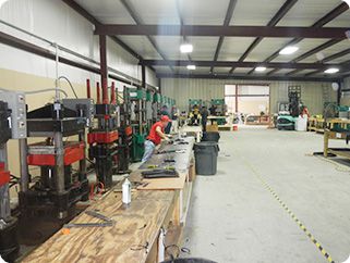 Nuestra prensa de caucho funciona en la fábrica de Estados Unidos